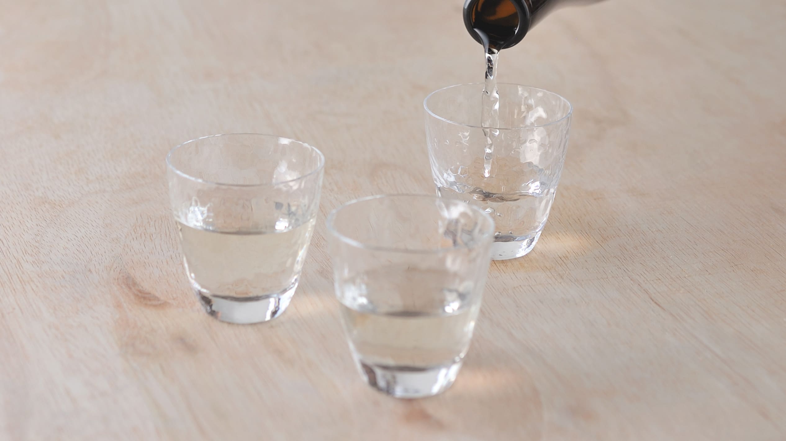 A photo of sake made in Hakkaisan being poured